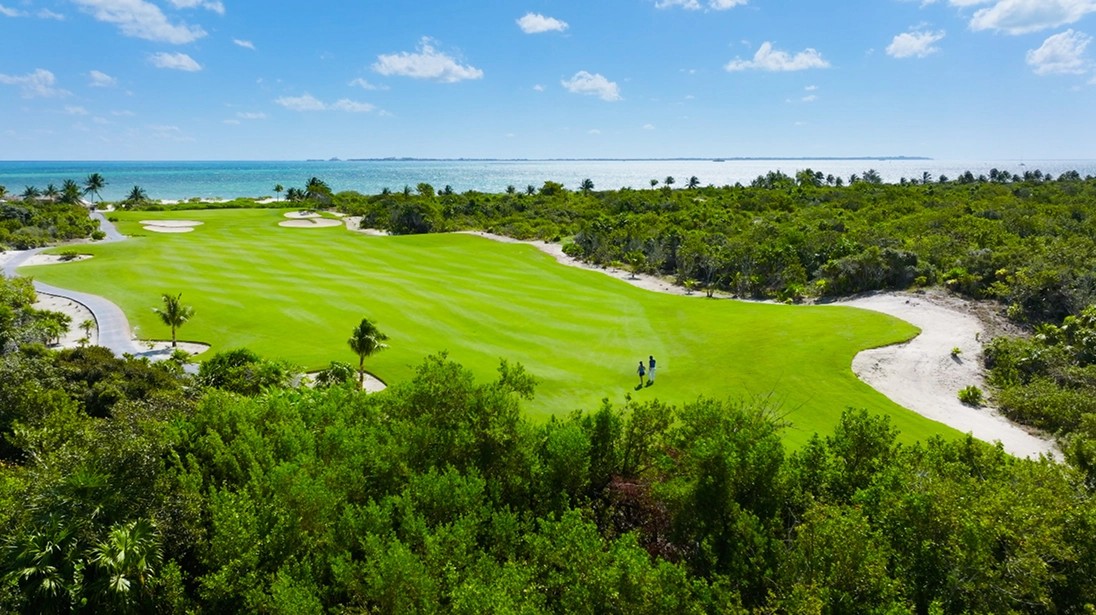 Playa Mujeres golf course beside water